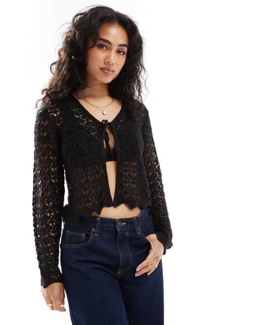 JDY – Weitmaschige Strickjacke in Schwarz mit gebundener Vorderseite