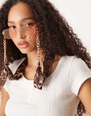 Jeepers Peepers - Bandana-Sonnenbrillenkette mit Schalprint in Creme-Braun