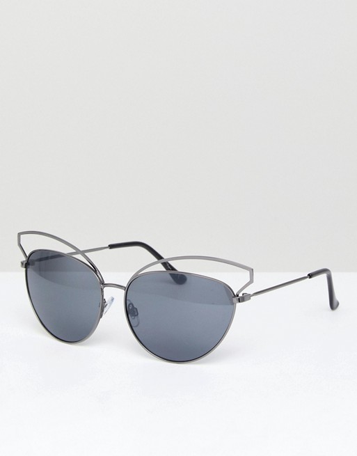 Jeepers Peepers cat eye sunglasses in black