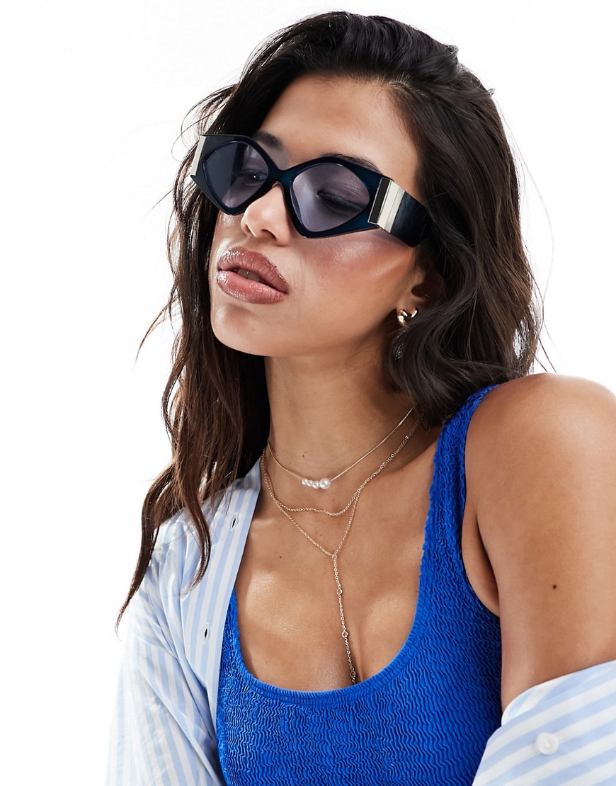 cat eye sunglasses in blue with gold