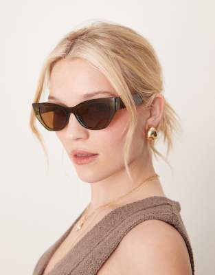 Jeepers Peepers Jeepers Peepers cat eye sunglasses in olive green