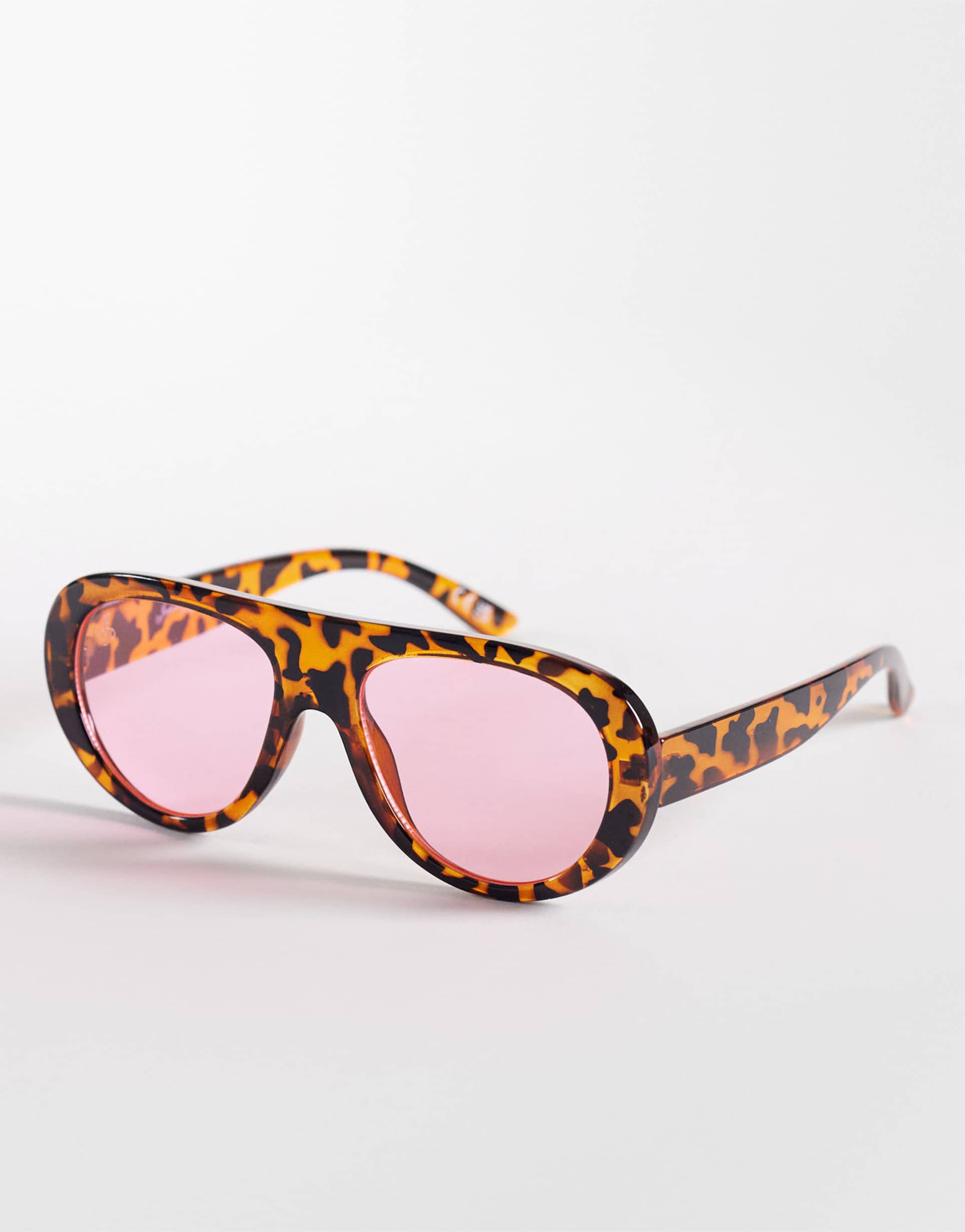 jeepers peepers flat top round sunglasses in bright tort with pink lens