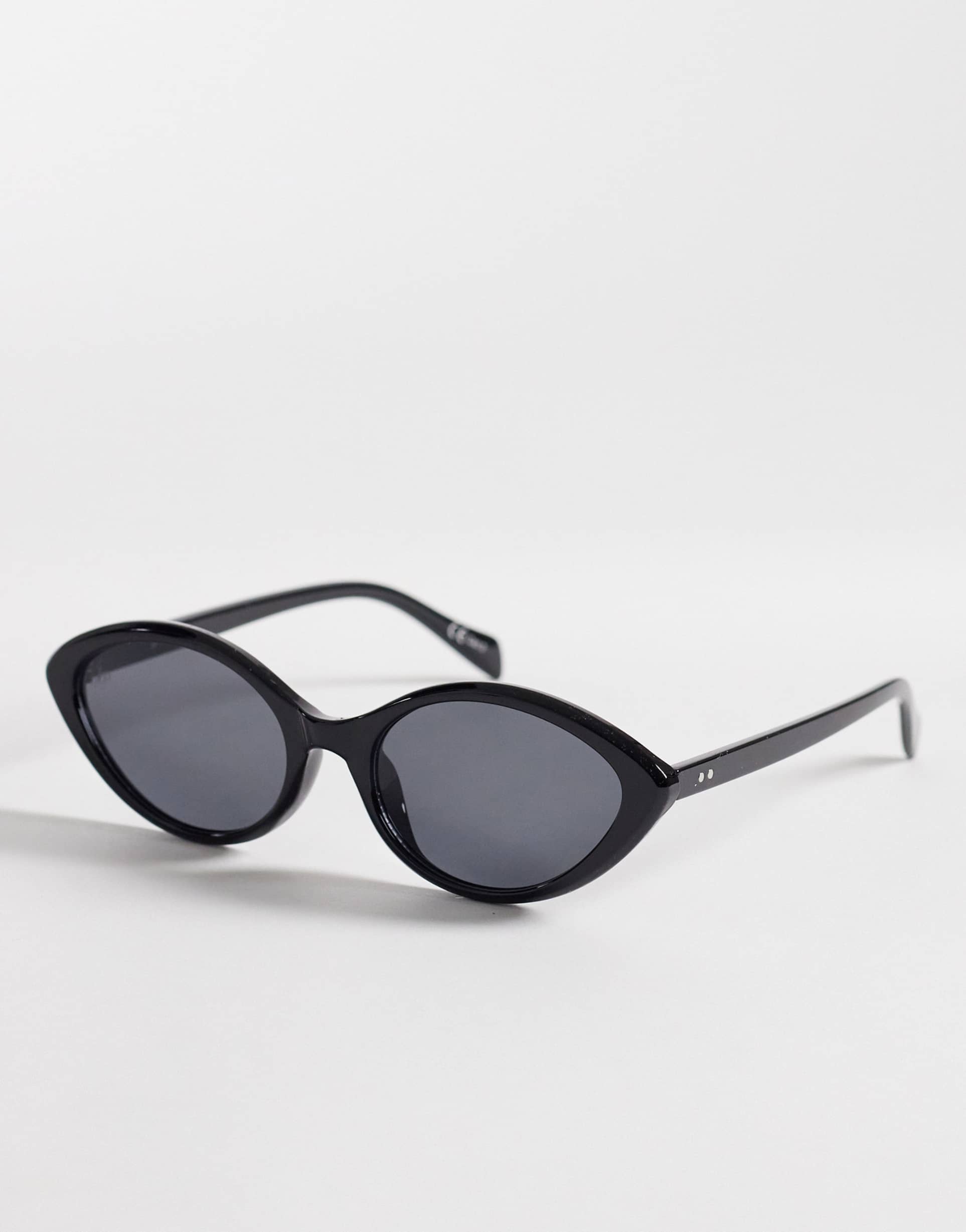 jeepers peepers narrow cat eye sunglasses in black