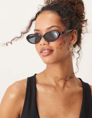 Jeepers Peepers - Ovale Sonnenbrille in Schwarz