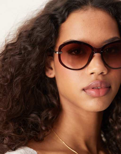 Jeepers Peepers oversized round sunglasses in brown with gradient lens, 2 of 3