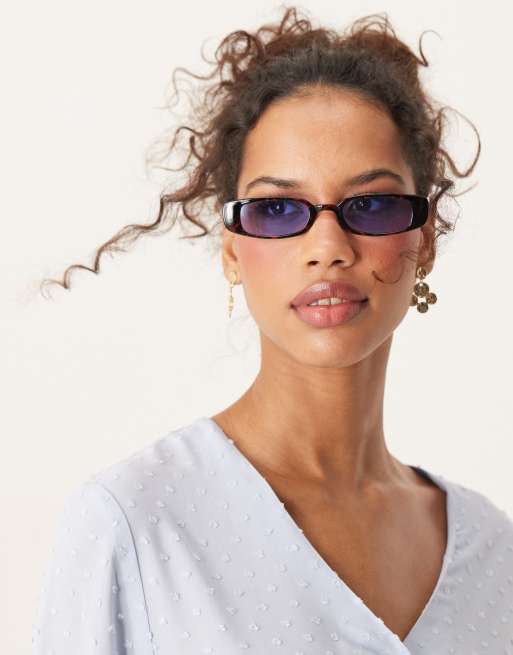 Jeepers Peepers - Smalle rechthoekige zonnebril in tortoise met blauwe glazen