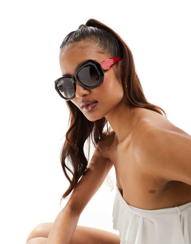 Jeepers Peepers - sunglasses in black with red detail