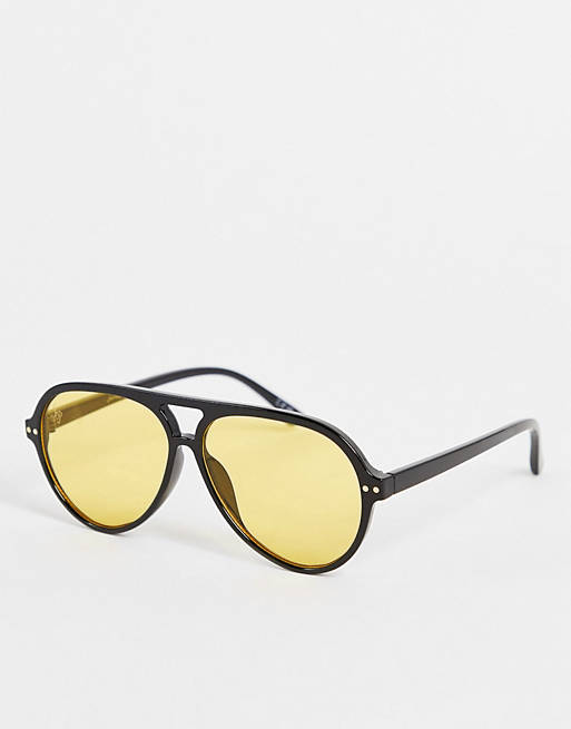 Jeepers Peepers – Svarta, stora pilotsolglasögon med gula glas