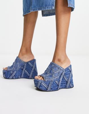 Jeffrey Campbell - High Up - Sandaletten in Jeansblau mit Keilabsatz und Plateausohle