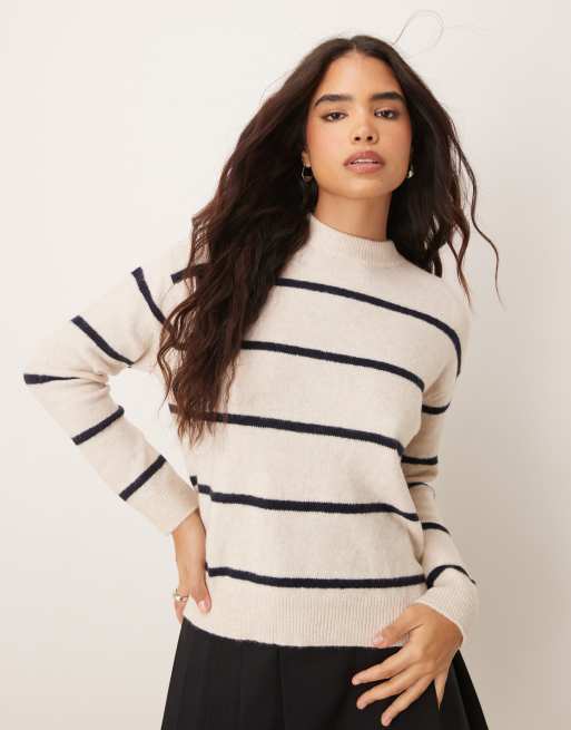 Jersey a rayas marrones con cuello alto de punto suave de Mango