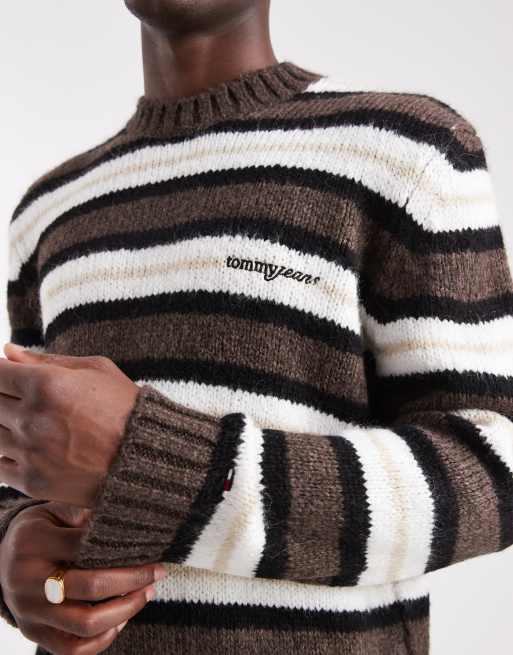 Jersey a rayas negras, marrones y blancas con logo de texto en el pecho de punto cálido de Tommy Jeans, 5 de 5