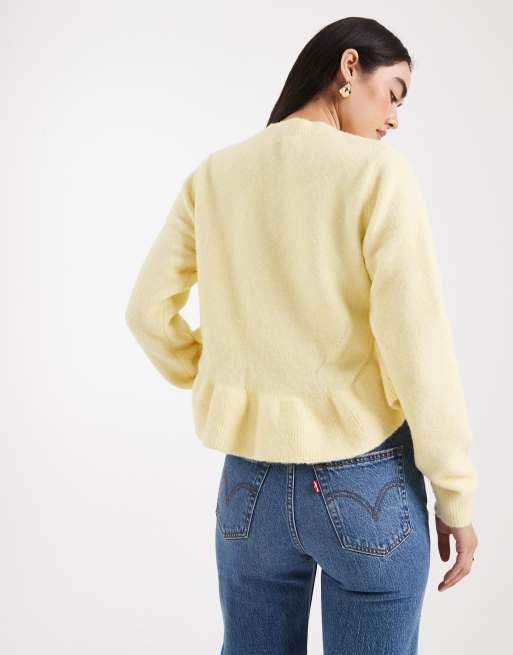 Jersey amarillo crema con bajo redondeado y volantes de ASOS DESIGN, 4 de 4