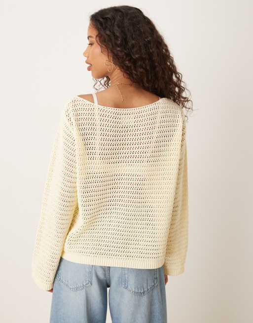 Jersey amarillo pastel con cuello abierto de punto de croché calado de ASOS DESIGN, 2 de 4