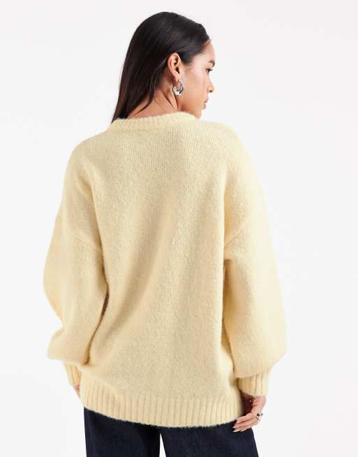 Jersey amarillo pastel extragrande con cuello redondo y mangas cocoon de punto mullido de ASOS DESIGN, 2 de 4