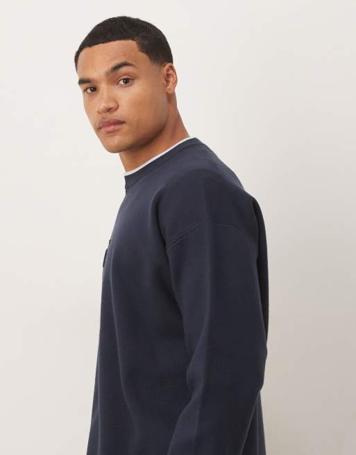 Jersey azul marino con logo en relieve en el centro de Calvin Klein Jeans, 4 de 5
