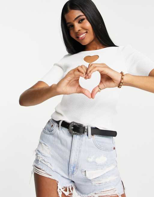 Jersey blanco con abertura en forma de corazón de punto de Urban Revivo