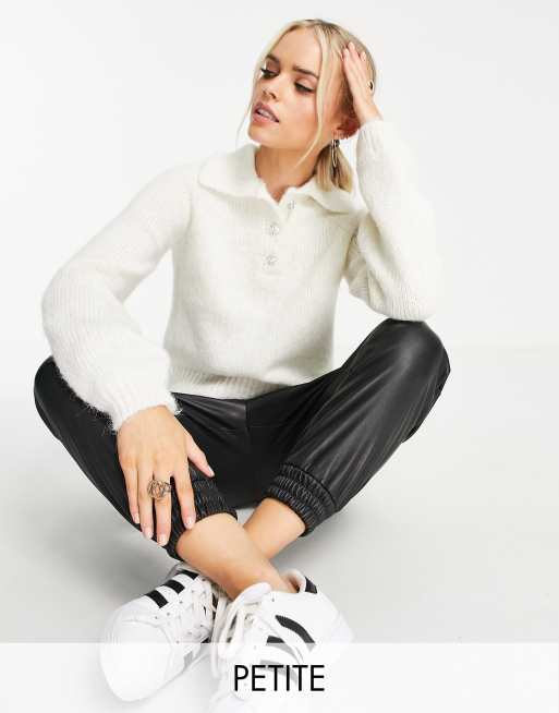 Jersey blanco con cuello tipo polo y mangas voluminosas de Vero Moda Petite