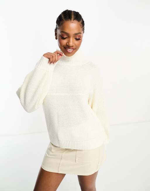 Jersey blanco hueso con cuello alto de Monki