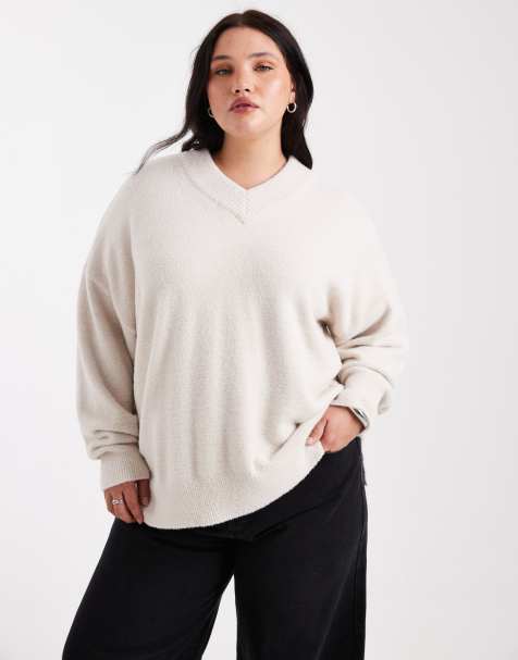 Jersey blanco malvavisco extragrande con cuello de pico de punto muy suave de ASOS DESIGN Curve - view 1