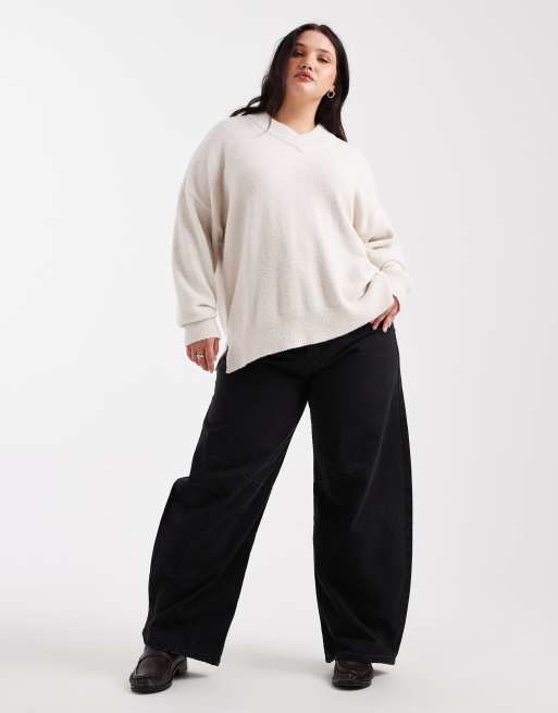Jersey blanco malvavisco extragrande con cuello de pico de punto muy suave de ASOS DESIGN Curve, 2 de 4