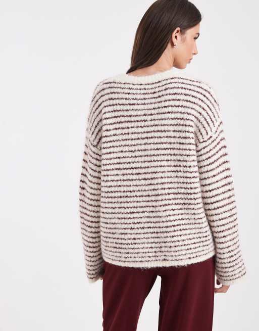 Jersey burdeos con cuello redondo y mangas anchas de tejido texturizado de mezcla de lana de 4th & Reckless, 4 de 4