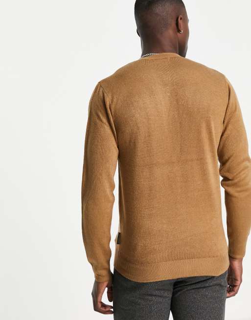 Jersey color camel de tacto suave con cuello de pico y logo de French Connection, 4 de 4