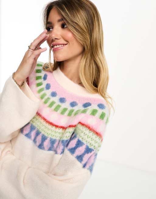 Jersey color crema con diseño azteca en el cuello de Monki