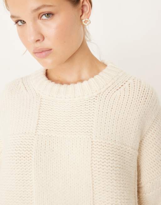 Jersey color crema con patrón de cuadrícula de punto calado de ASOS DESIGN, 3 de 4