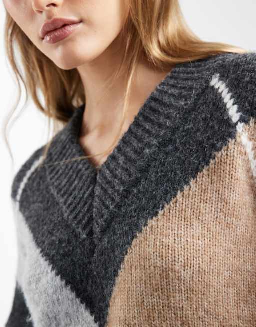 Jersey color moca con diseño de rombos y cuello de pico alto de ASOS DESIGN, 2 de 4