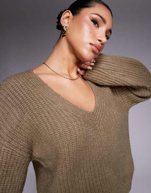 Jersey color moca extragrande con cuello de pico de punto de ASOS