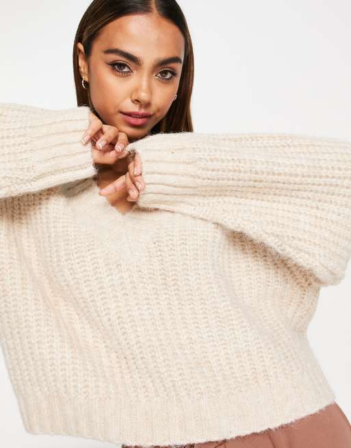 Jersey color piedra extragrande con cuello de pico de punto grueso mullido premium de ASOS DESIGN, 3 de 4