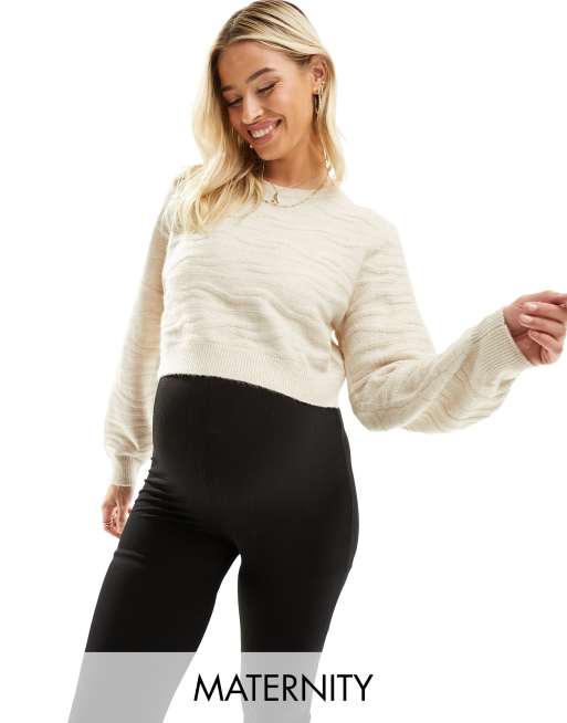 Jersey corto color crema con cuello redondo de Mamalicious Maternity