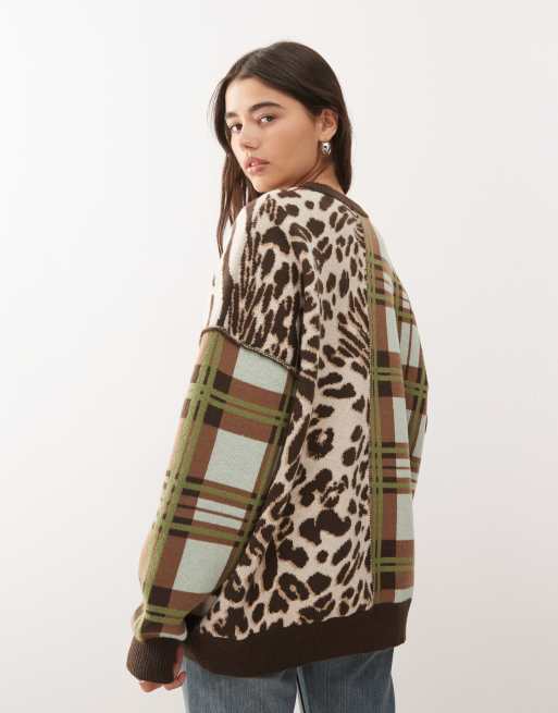 Jersey de corte cuadrado con estampado animal y diseño dividido de punto de COLLUSION Unisex , 3 de 4