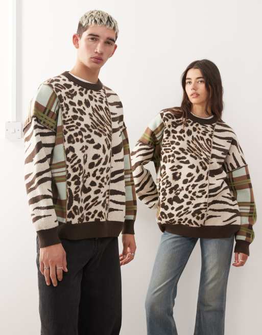 Jersey de corte cuadrado con estampado animal y diseño dividido de punto de COLLUSION Unisex , 4 de 4