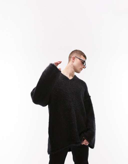 Jersey extragrande con lavado negro y cuello de pico de punto grueso de Topman