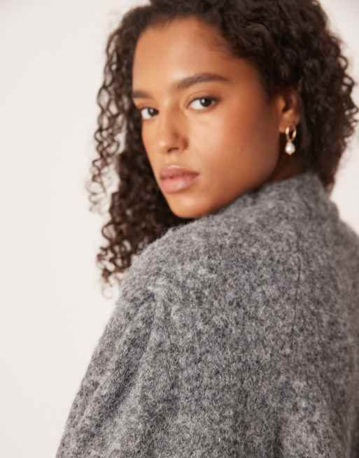 Jersey gris carbón con cuello alto de punto mullido de ASOS DESIGN Curve (parte de un conjunto), 3 de 4