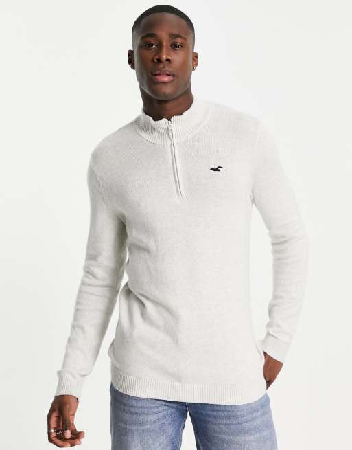 Jersey gris claro con logo y media cremallera de Hollister, 2 de 4