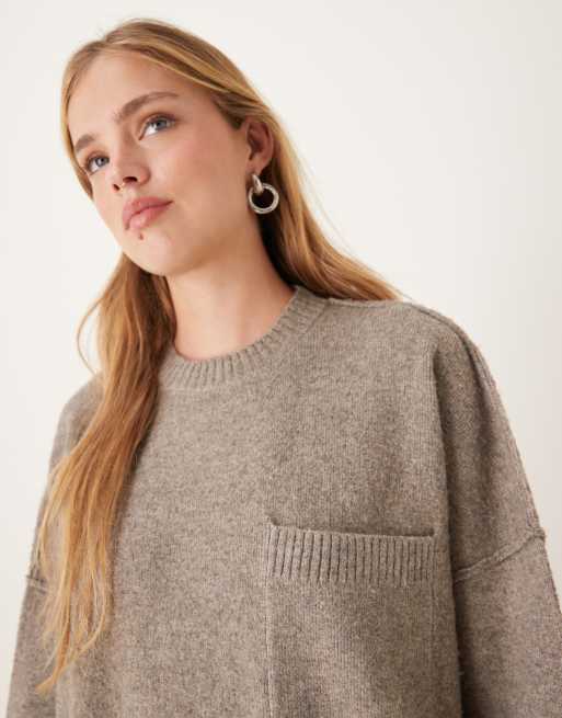 Jersey gris con bolsillo y costuras a la vista de Pretty Lavish, 3 de 4