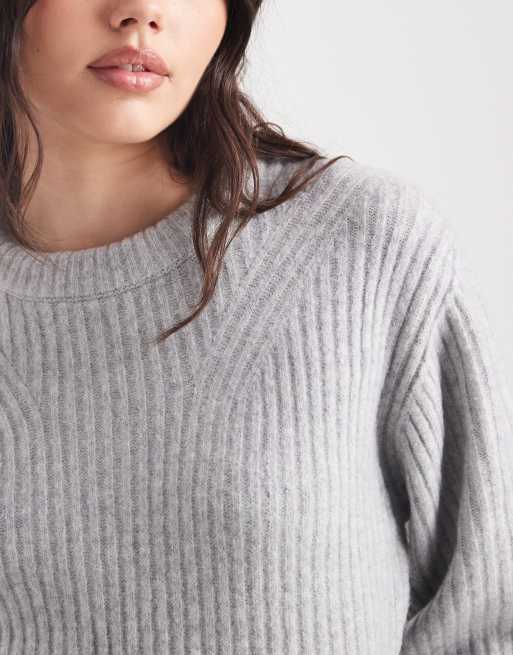 Jersey gris con cuello acolchado y detalles acanalados de ASOS DESIGN, 2 de 4
