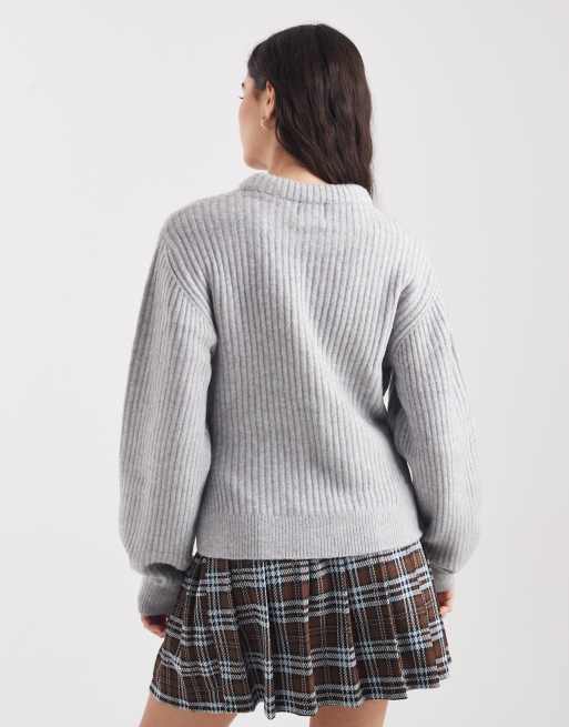 Jersey gris con cuello acolchado y detalles acanalados de ASOS DESIGN, 4 de 4