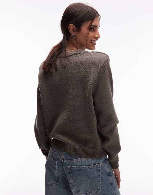 Jersey gris con cuello de pico subido y hombreras de punto de ASOS DESIGN, 4 de 4
