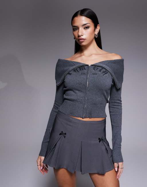 Jersey gris con escote Bardot plegado, cremallera, ribete acanalado y detalle de logo de I.AM.GIA