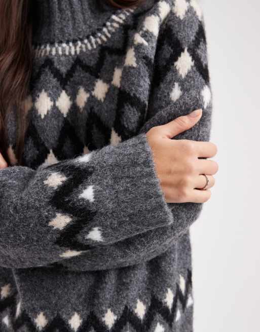 Jersey gris con patrón de grecas alpinas y cuello alzado de ASOS DESIGN, 2 de 4