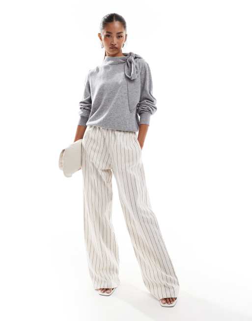 Jersey gris de lana con detalle de bufanda anudada de & Other Stories, 2 de 4