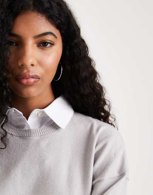 Jersey gris de punto fino con solapas en contraste de popelina de ASOS DESIGN, 2 de 4