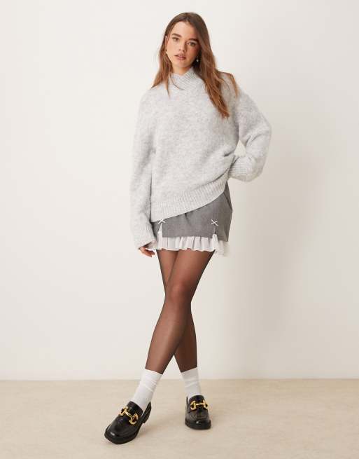 Jersey gris hielo con cuello alto de pico de mezcla de lana de ASOS DESIGN, 2 de 4