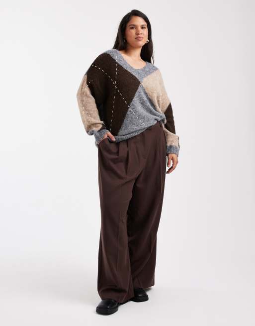 Jersey gris medio jaspeado extragrande con patrón de rombos de punto de Vero Moda Curve, 2 de 4