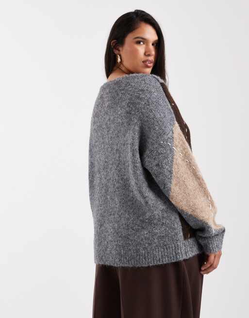 Jersey gris medio jaspeado extragrande con patrón de rombos de punto de Vero Moda Curve, 4 de 4