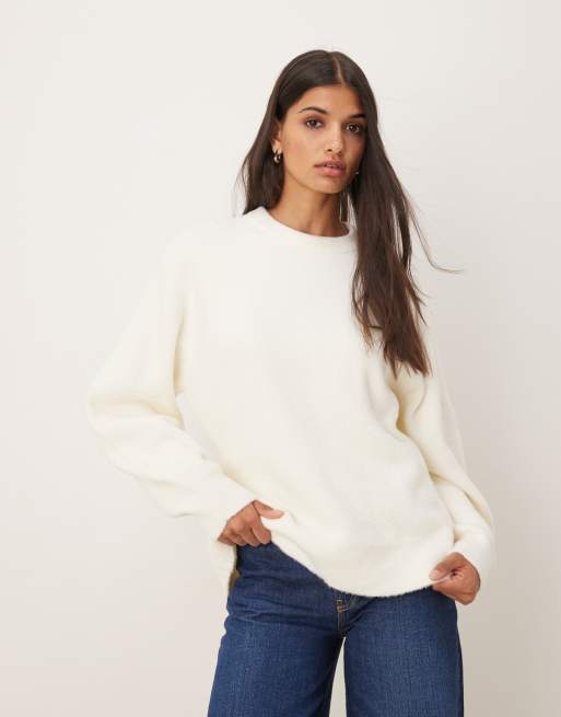 Jersey largo color crema estructurado con cuello redondo y cintura marcada de tejido suave de ASOS DESIGN