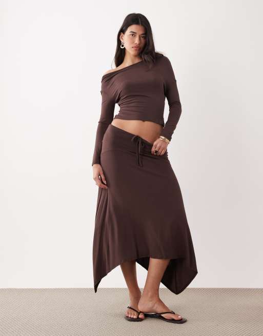 Jersey marrón chocolate con hombro descubierto holgado de ASOS DESIGN (parte de un conjunto), 2 de 4